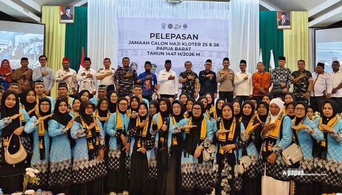 Gubernur Papua Barat Lepas Jemaah Haji Kloter 25–26
