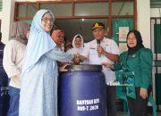 Warga Fakfak Selatan Terima Bantuan Drum Plastik dan Mesin Potong Rumput