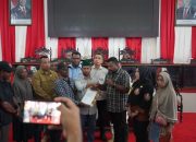 Kondisi Jalan Rusak Parah, Masyarakat Kokas Datangi DPRK Fakfak Beri Ultimatum 7×24 Jam