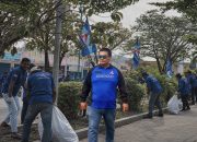 ​Sambut HUT ke- 25, Freddy Kerryanto Pimpin Kader Demokrat Fakfak Bersihkan Taman STTB
