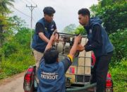 TEP Unhas Bersama Polsek Fakfak Timur Distribusi Air Bersih untuk Masyarakat Weri
