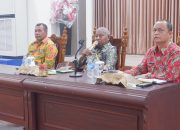 Gubernur Papua Barat Pastikan Warga Penerima JKN Miliki KTP dan Kartu JKN