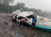 Terdampar di Inanwatan, Tim SAR Segera Evakuasi Penumpang dan Jenazah Speedboat Pemda Fakfak ke Kokas
