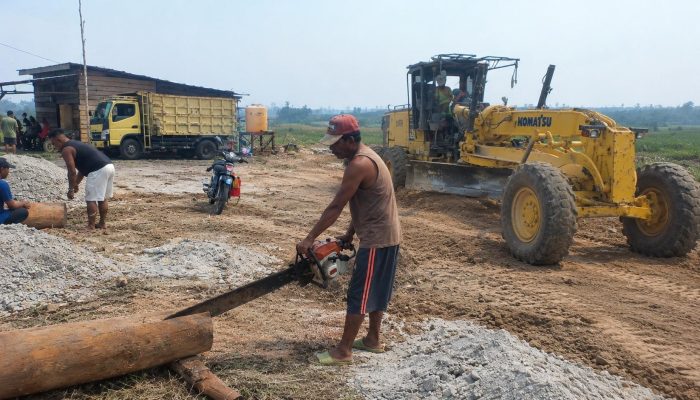 TEP Unpad dan Warga Tata Akses Bukit Teletubbies